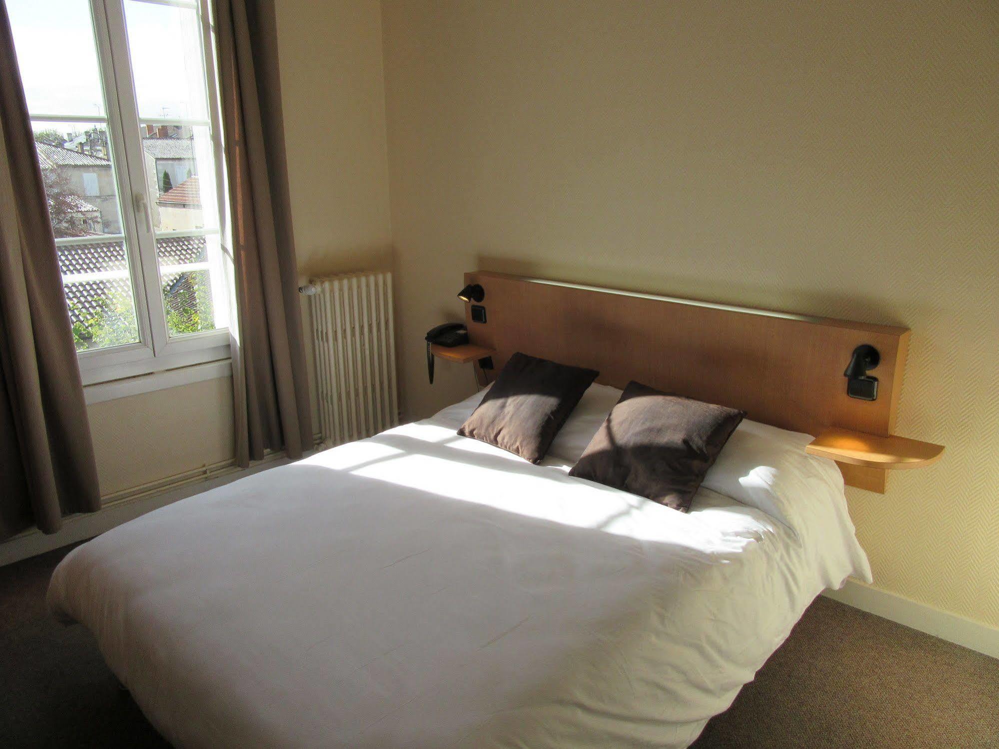 Contact Hotel De France Saintes Bagian luar foto